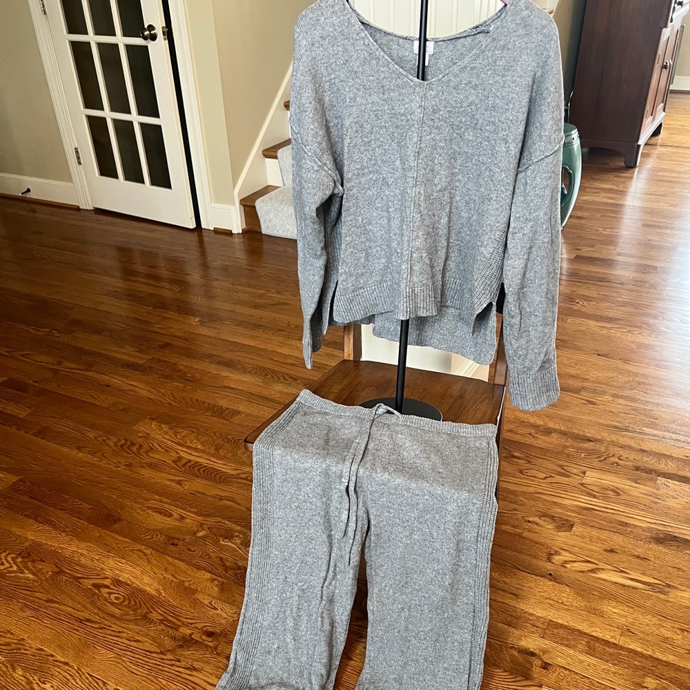 Auden Soft Gray Lounge Set